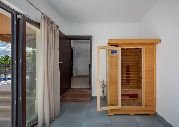 Luna Tinjan, Pool And Wellness Villa Tinjan
