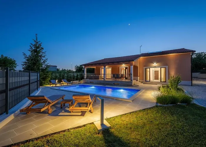Villa Luna Tinjan, Pool And Wellness Tinjan