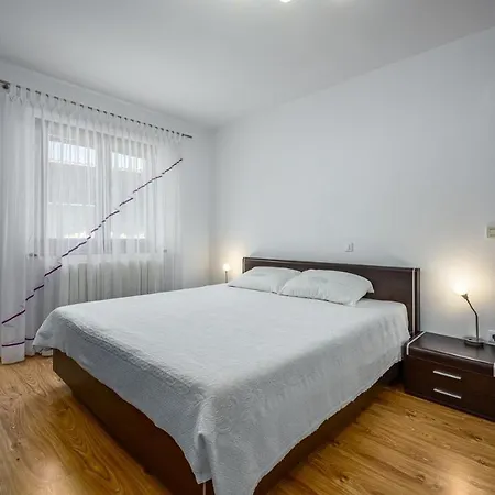 וילה Luna Tinjan, Pool And Wellness